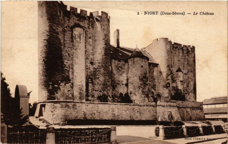 Carte postale ancienne Niort - Le Chateau à Niort
