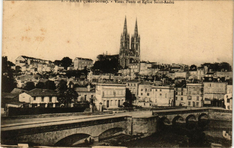 Carte postale ancienne Niort - Vieux Ponts et Eglise Saint-Andre à Niort