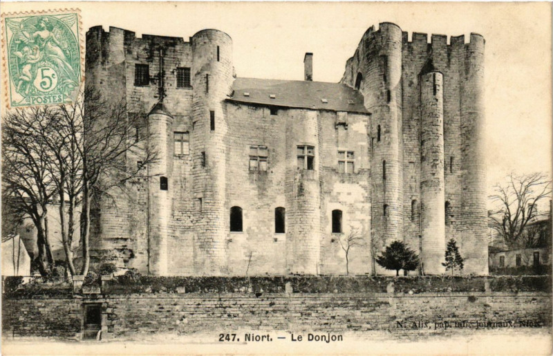 Carte postale ancienne Niort - Le Donjon à Niort