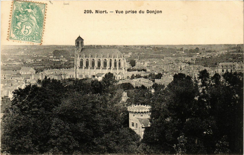 Carte postale ancienne Niort - Vue prise du Donjon à Niort