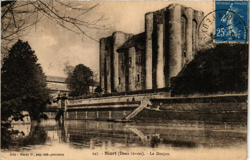 Carte postale ancienne Niort - Le Donjon à Niort