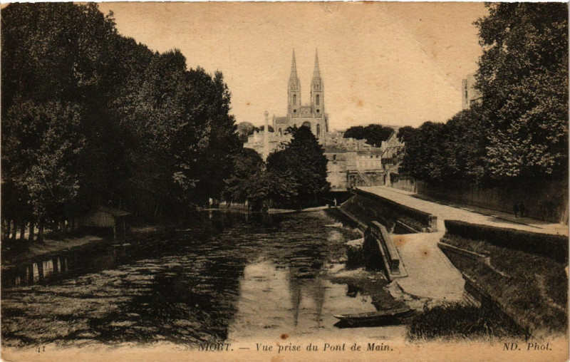 Carte postale ancienne Niort - Vue prise du Pont de Main à Niort