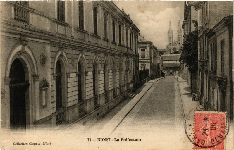 Carte postale ancienne Niort - La Prefecture à Niort
