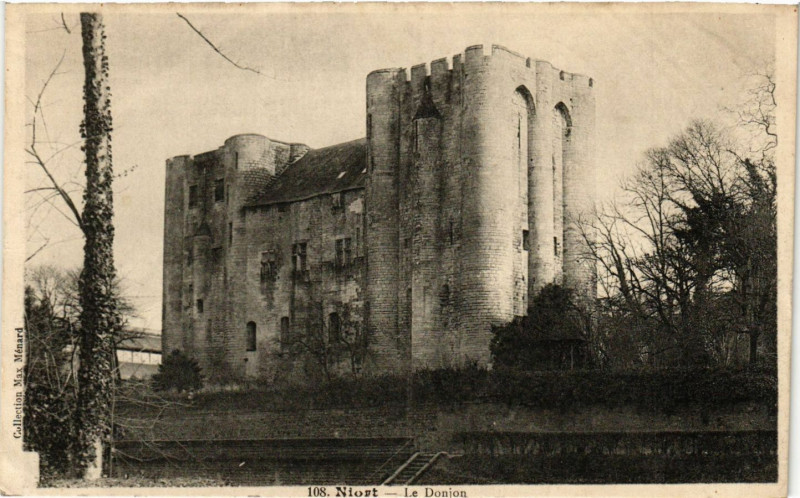 Carte postale ancienne Niort - Le Donjon à Niort
