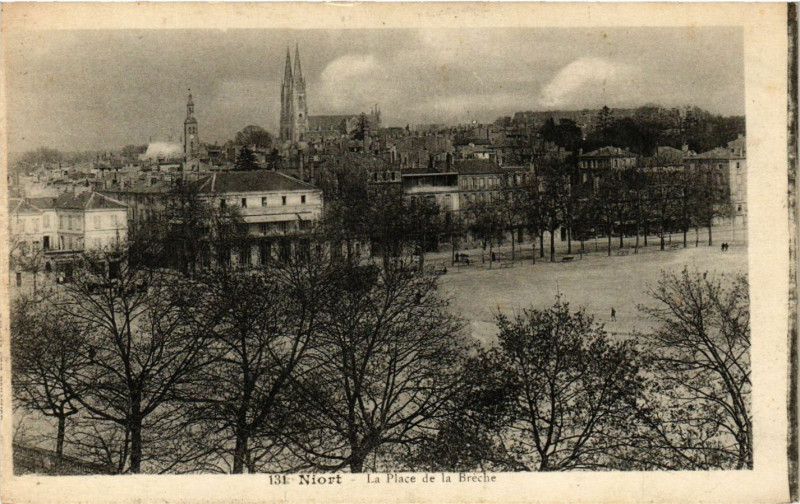 Carte postale ancienne Niort - La Place de la Breche à Niort