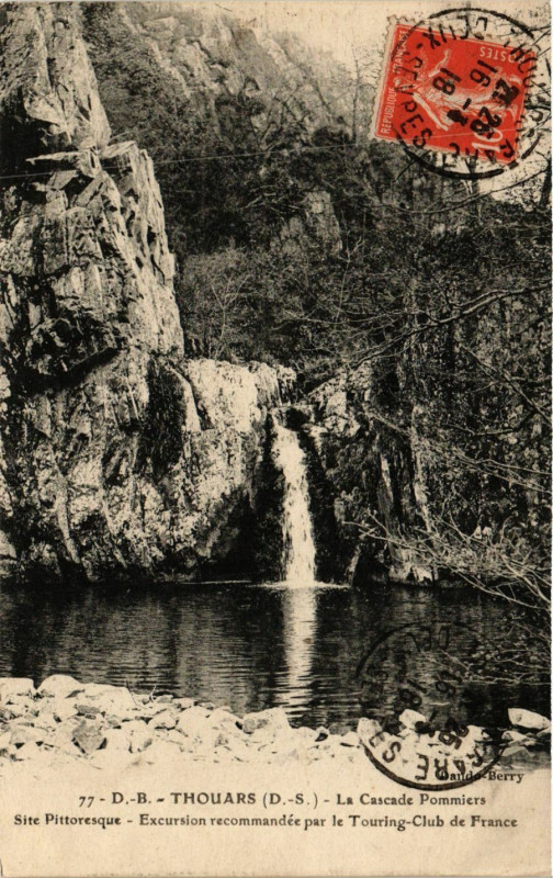 Carte postale ancienne Thouars - La Cascade Pommiers à Thouars