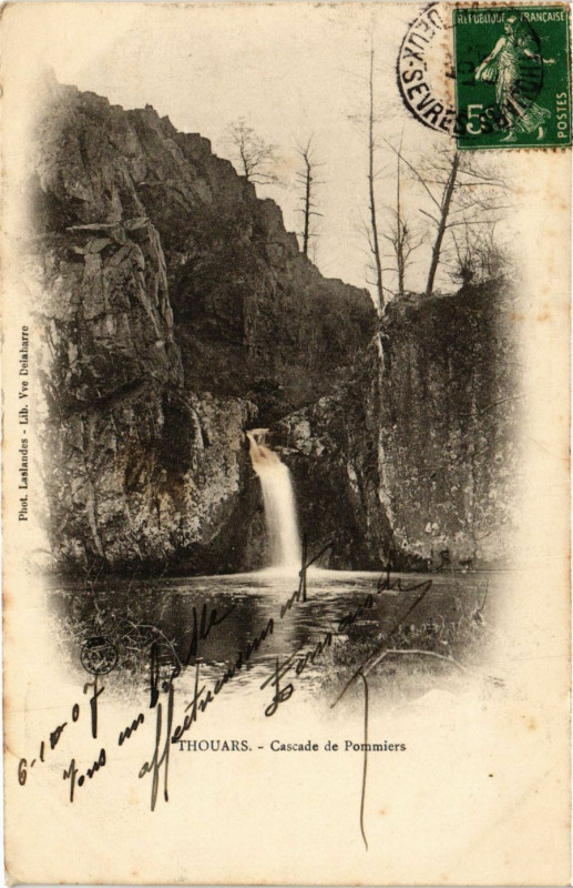 Carte postale ancienne Thouars - Cascade de Pommiers à Thouars