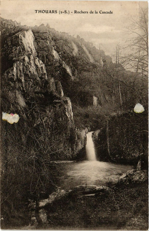 Carte postale ancienne Thouars - Rochers de la Cascade à Thouars