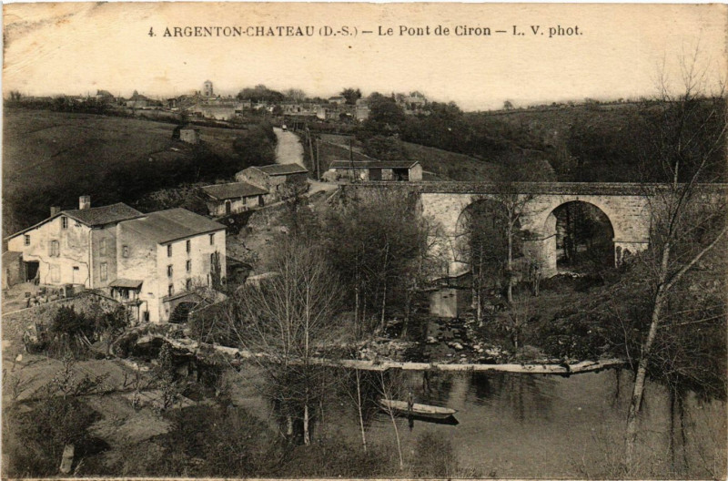 Carte postale ancienne Argenton-Chateau (D S.) - Le Pont de Ciron