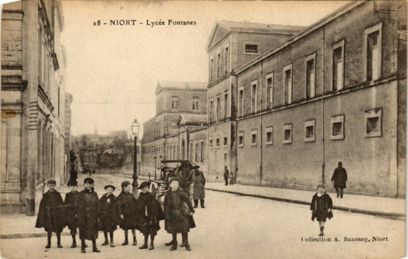 Carte postale ancienne Niort - Lycée Fontanes à Niort