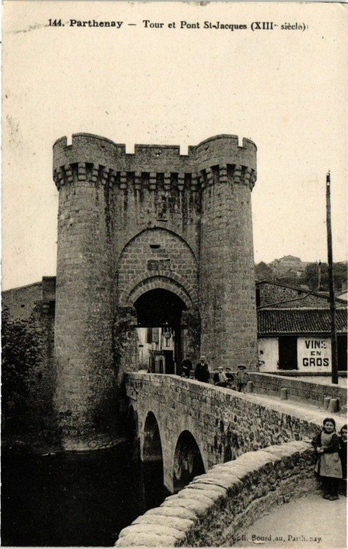 Carte postale ancienne Parthenay - Tour et Pont Saint-Jacques (Xiii siecle) à Parthenay