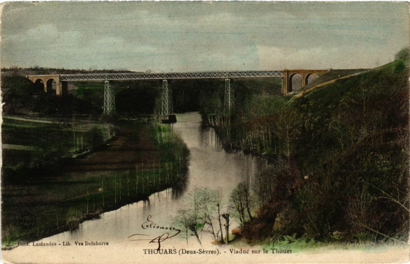 Carte postale ancienne Thouars (Deux-Sevres) - Viaduc sur le Thouet à Thouars