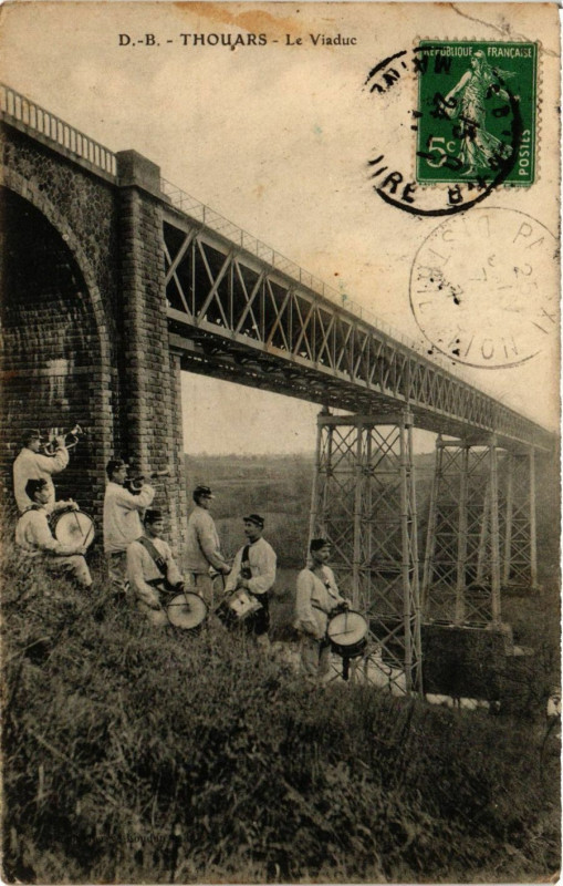 Carte postale ancienne Thouars - Le Viaduc à Thouars