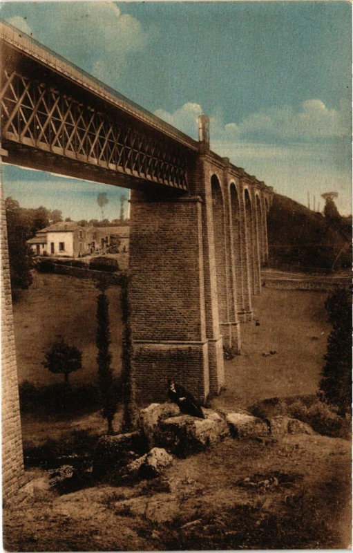 Carte postale ancienne Viaduc de Parthenay à Parthenay