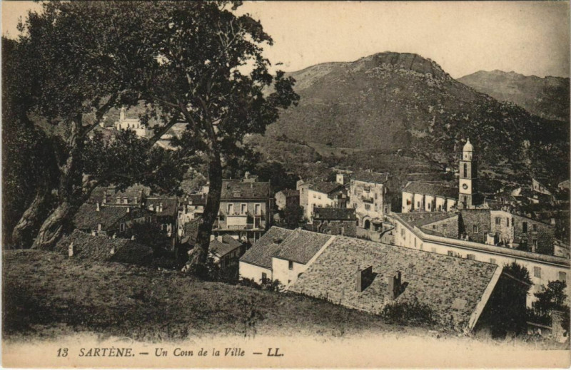 Carte postale ancienne Sartene Un coin de la Ville Corsica à Sartène
