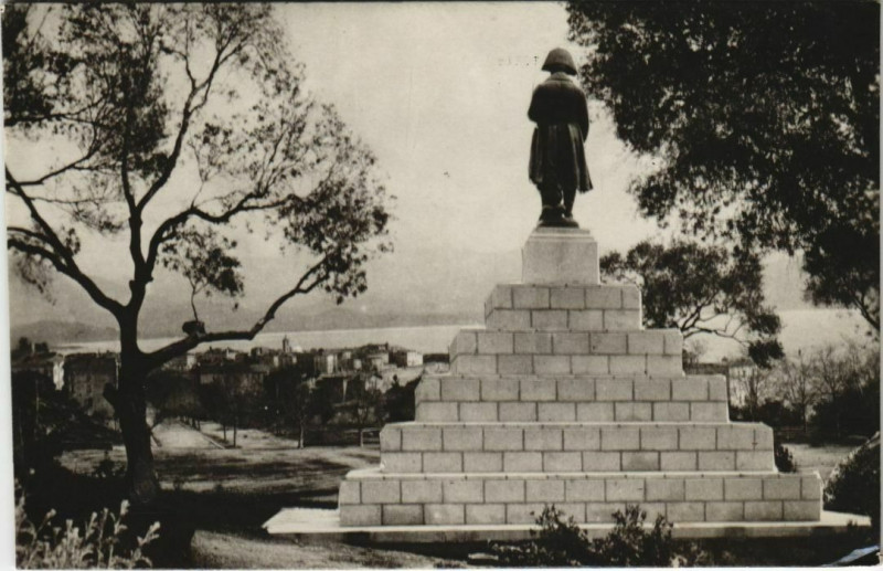 Carte postale ancienne Ajaccio Statue de Napoleon a la Grotte Corsica à Ajaccio
