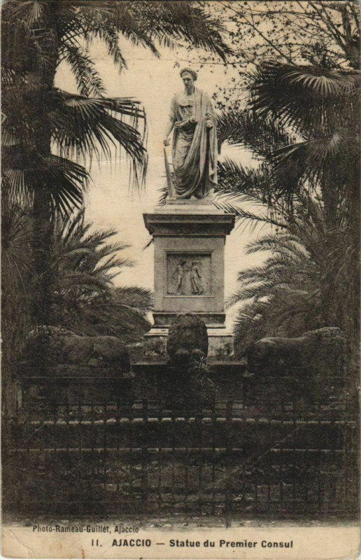 Carte postale ancienne Ajaccio Statue du Premier Consul Corsica à Ajaccio