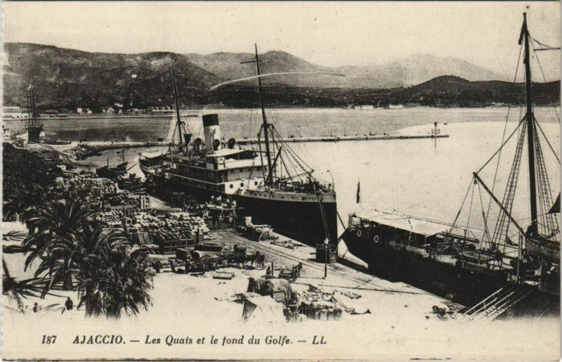 Carte postale ancienne Ajaccio Les Quais et le fond du Golfe Corsica à Ajaccio
