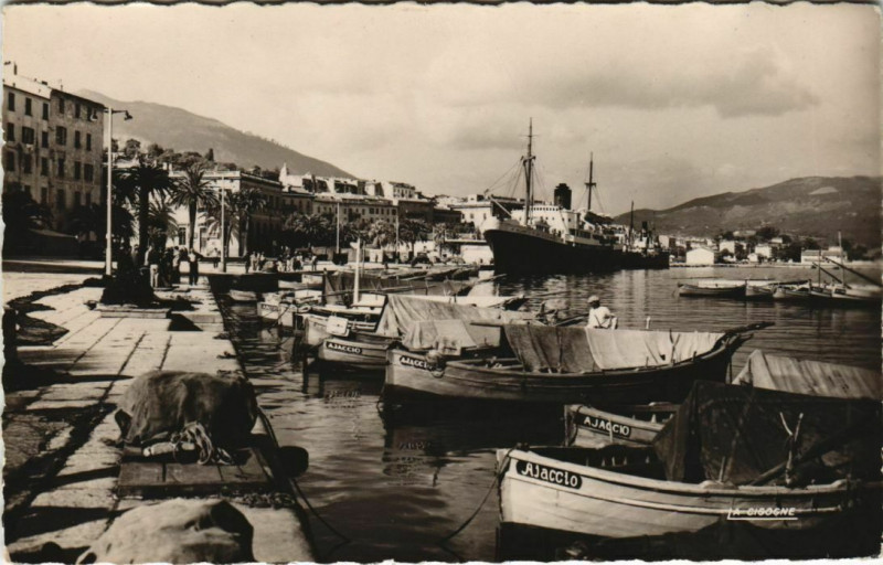 Carte postale ancienne Ajaccio Les Quais Corsica à Ajaccio