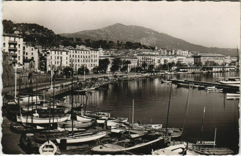 Carte postale ancienne Ajaccio vue sur le Porte Corsica à Ajaccio