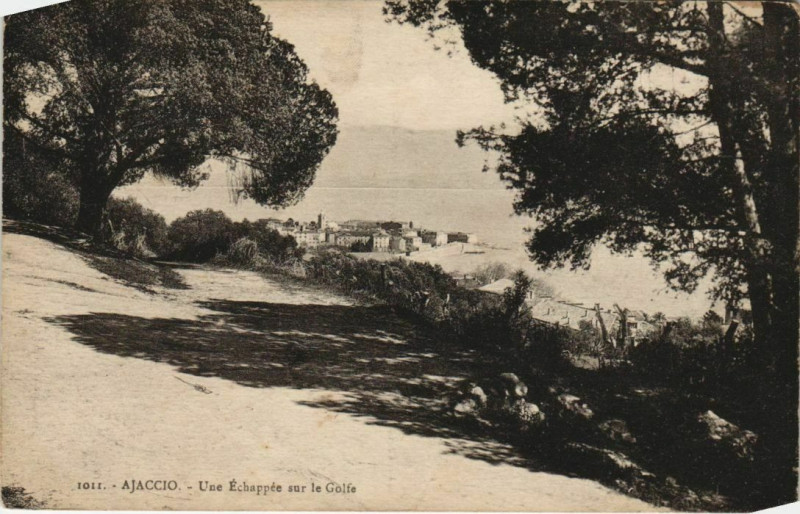 Carte postale ancienne Ajaccio Une Echappee sur le Golfe Corsica à Ajaccio