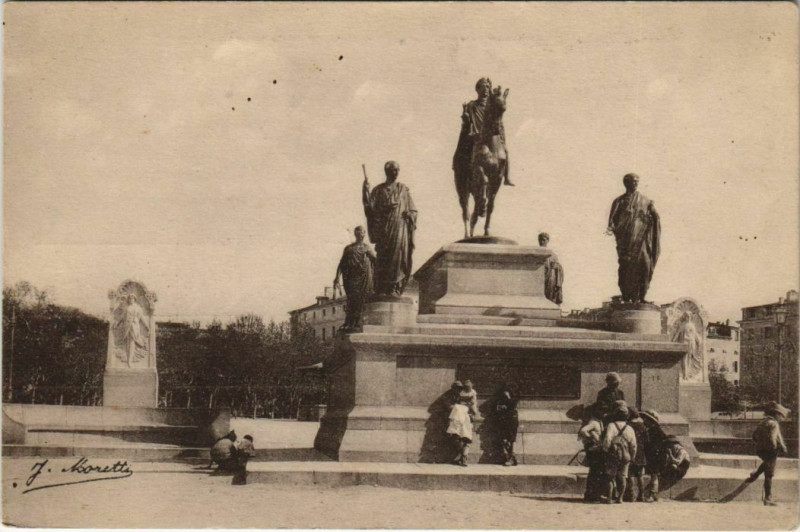 Carte postale ancienne Ajaccio Place du Diamant ,Statue de Napoleon 1er Corsica à Ajaccio