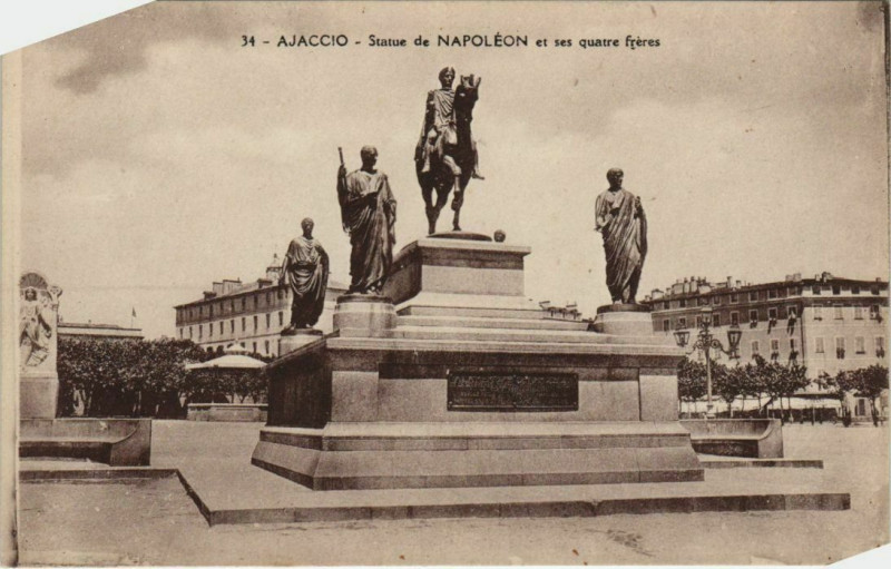 Carte postale ancienne Ajaccio Statue de Napoleon&de ses quatre freres Corsica à Ajaccio