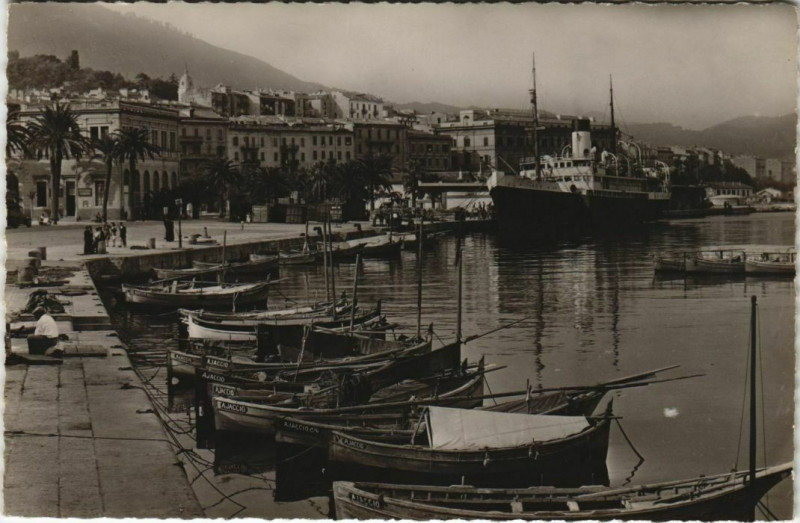 Carte postale ancienne Ajaccio Un coin du Port Corsica à Ajaccio