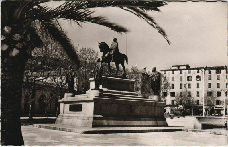 Carte postale ancienne Ajaccio Statue de Napoleon&de ses quatre freres Corsica à Ajaccio