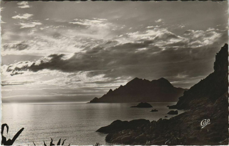 Carte postale ancienne Piana - Coucher de Soleil sur le Golfe de Porto Corsica - Corse à Piana