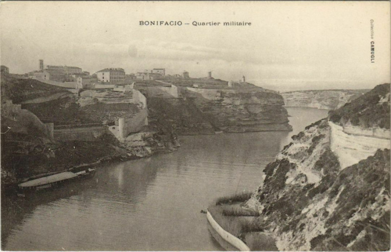 Carte postale ancienne Bonifacio - Quartier Militaire Corsica - Corse à Bonifacio