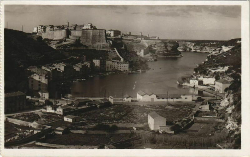 Carte postale ancienne Corse Bonifacio La Marine à Bonifacio
