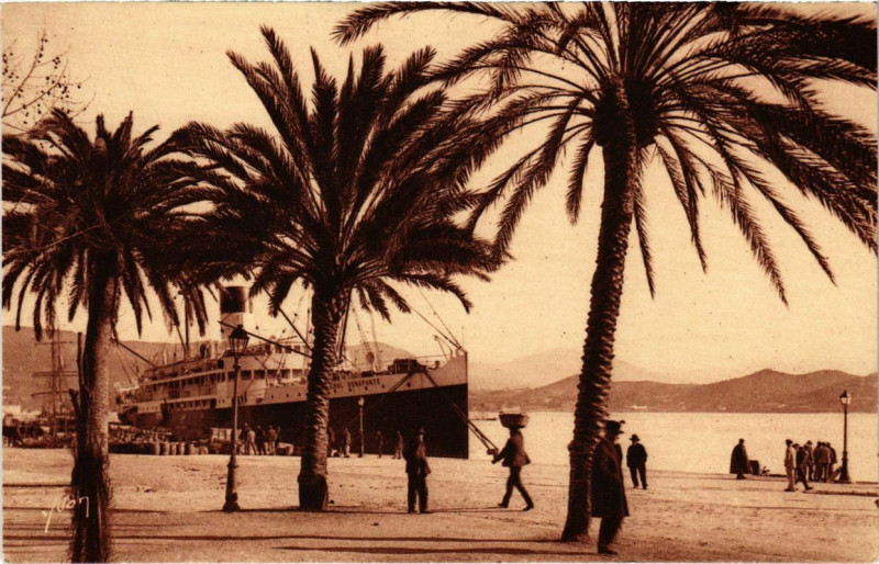 Carte postale ancienne Ajaccio - Le Quai Napoleon à Ajaccio
