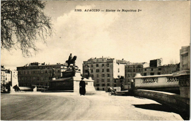 Carte postale ancienne Ajaccio - Statue de Napoleon à Ajaccio