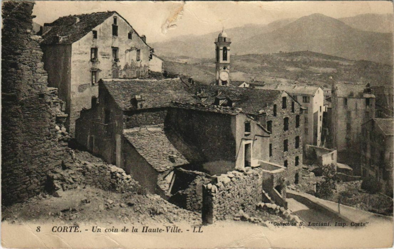 Carte postale ancienne Corte Un coin de la Haute Ville Corsica à Corte