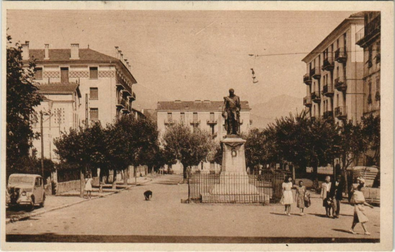 Carte postale ancienne Corte Place Pedoue Corsica à Corte