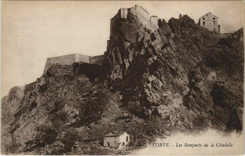 Carte postale ancienne Corte Les Remparts de la Citadelle Corsica à Corte