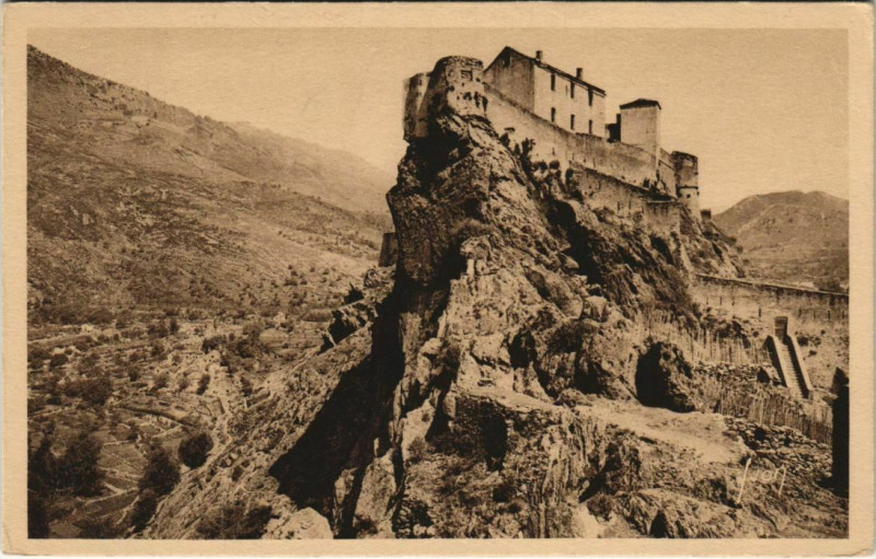 Carte postale ancienne Corte La Citadelle et la Vallee du Tavignano Corsica à Corte