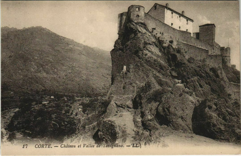 Carte postale ancienne Corte Chateau et Vallee de Tavignano Corsica à Corte