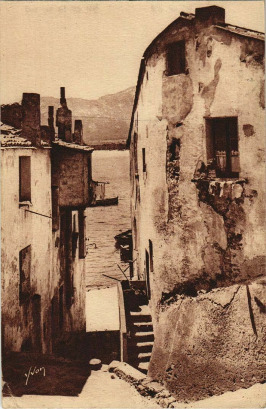 Carte postale ancienne Calvi Vieilles Maisons dominant le Port Corsica à Calvi