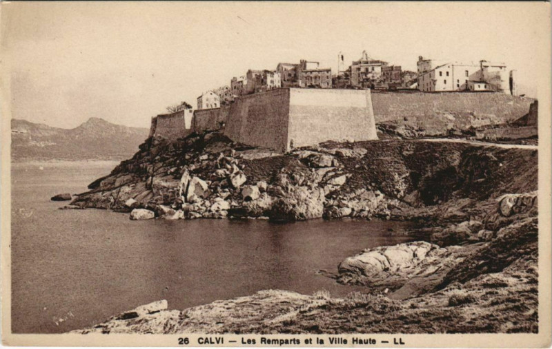 Carte postale ancienne Calvi Les Remparts et la Ville Haute Corsica à Calvi