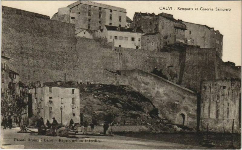 Carte postale ancienne Calvi Remparts et Caserne Sampiero Corsica à Calvi