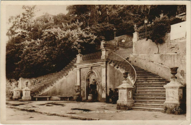 Carte postale ancienne Bastia Escalier de la Maison Romieu Corsica à Bastia