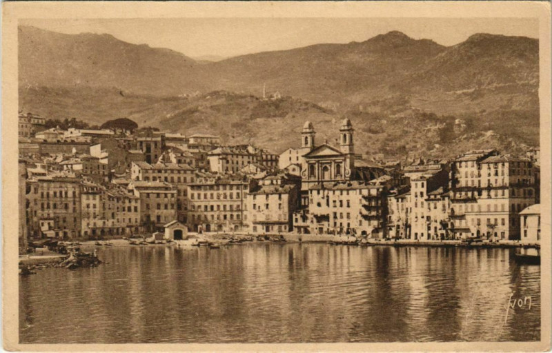 Carte postale ancienne Bastia Le fond du Vieux Port Corsica à Bastia