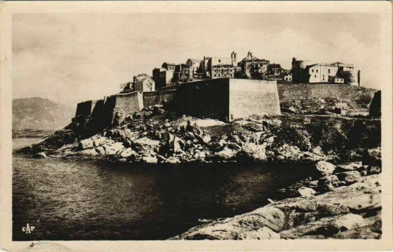 Carte postale ancienne Calvi La Haute Ville Corsica à Calvi
