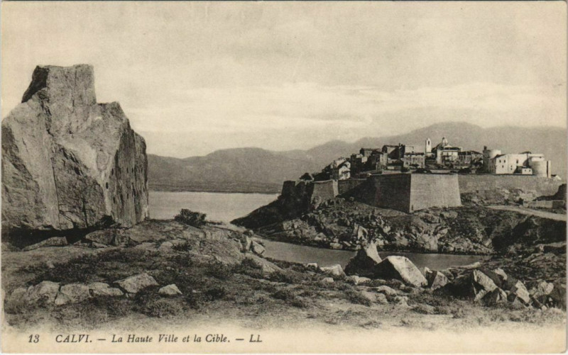 Carte postale ancienne Calvi La Haute Ville et la Cible Corsica à Calvi