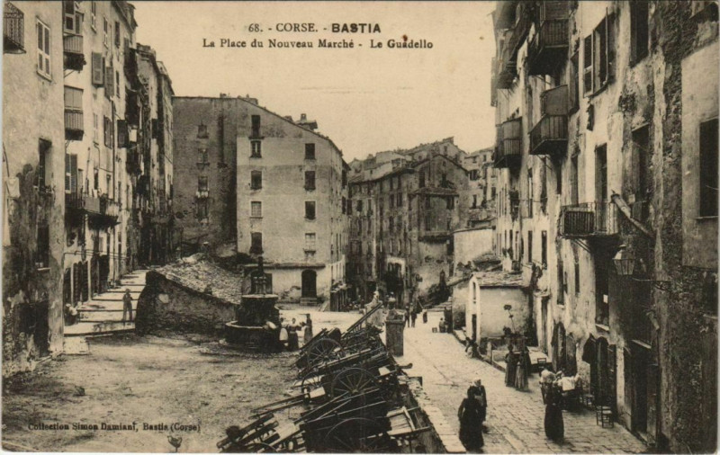 Carte postale ancienne Calvi La Place du Nouveau Marche ,Le Guadello Corsica à Calvi