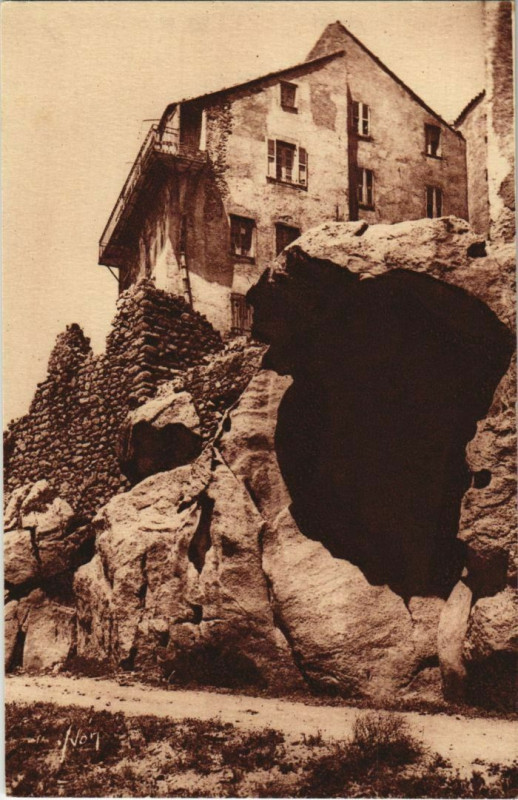 Carte postale ancienne Calvi Curieuse Maison batie sur un rocher Corsica à Calvi