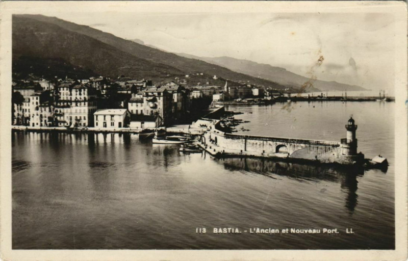 Carte postale ancienne Bastia Ancien et Nouveau Port Corsica à Bastia