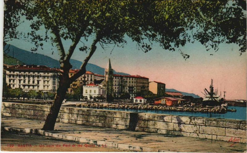 Carte postale ancienne Bastia Un coin du Port et les Quais Corsica à Bastia